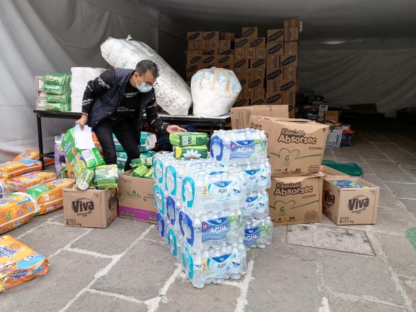 Continúa el SEDIF con la entrega de alimentos, láminas, cobertores y colchonetas a familias afectadas por Grace