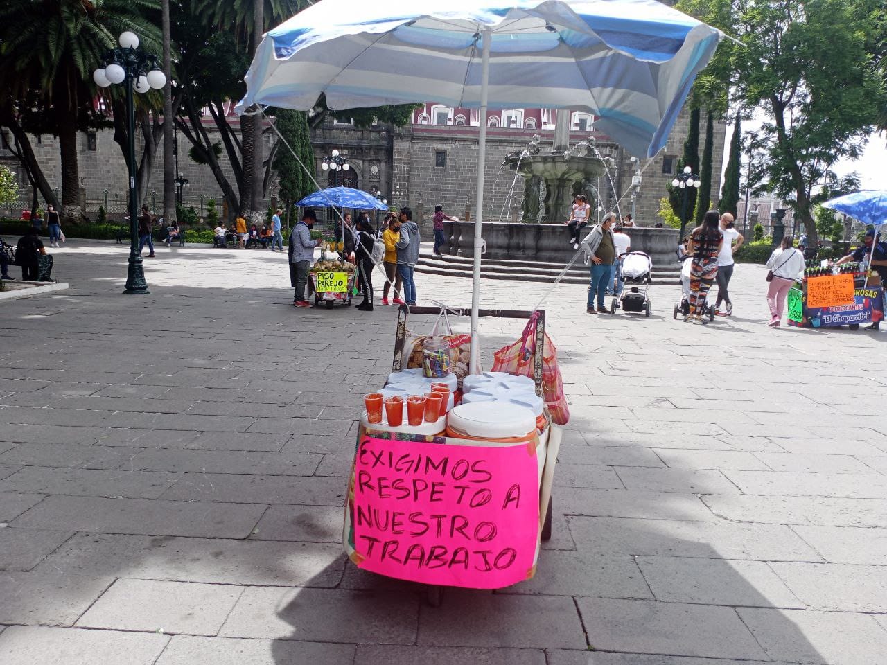 Manifestación de ambulantes en el zócalo de Puebla