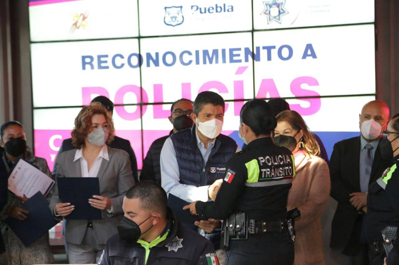 Reconoce la CANIRAC a policías municipales de Puebla