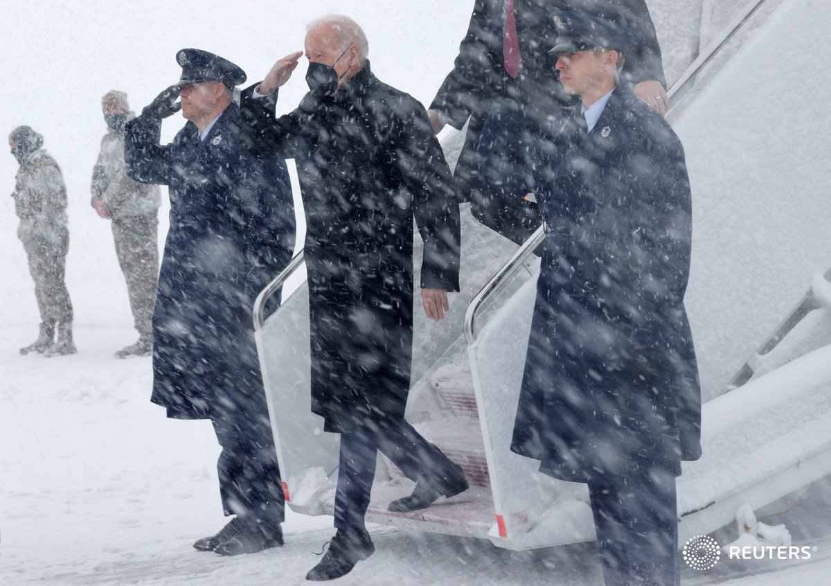 Joe Biden queda “atrapado” en avión presidencial