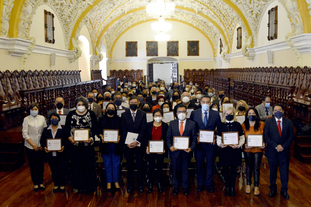 BUAP entrega reconocimientos por antigüedad a personal administrativo y académico con 20 y hasta 50 años de servicio