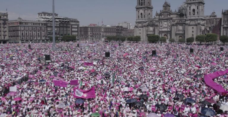 Alrededor de 500 mil personas acudieron al Zócalo a la concentración en defensa del INE, reportan organizadores