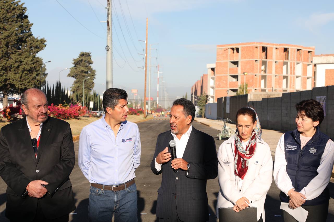 Gobierno municipal y empresarios inauguran calle al nororiente de la ciudad