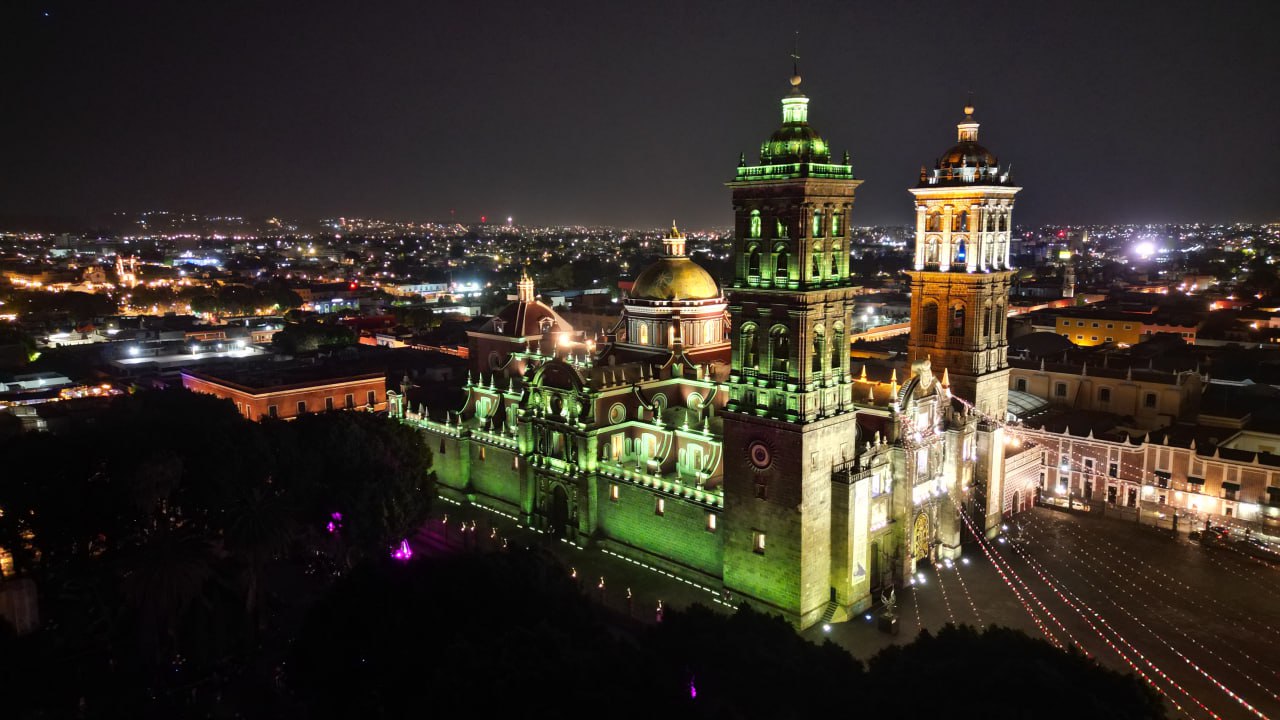 Celebra Ayuntamiento de Puebla aniversario de la Ciudad entregando la restauración de Catedral