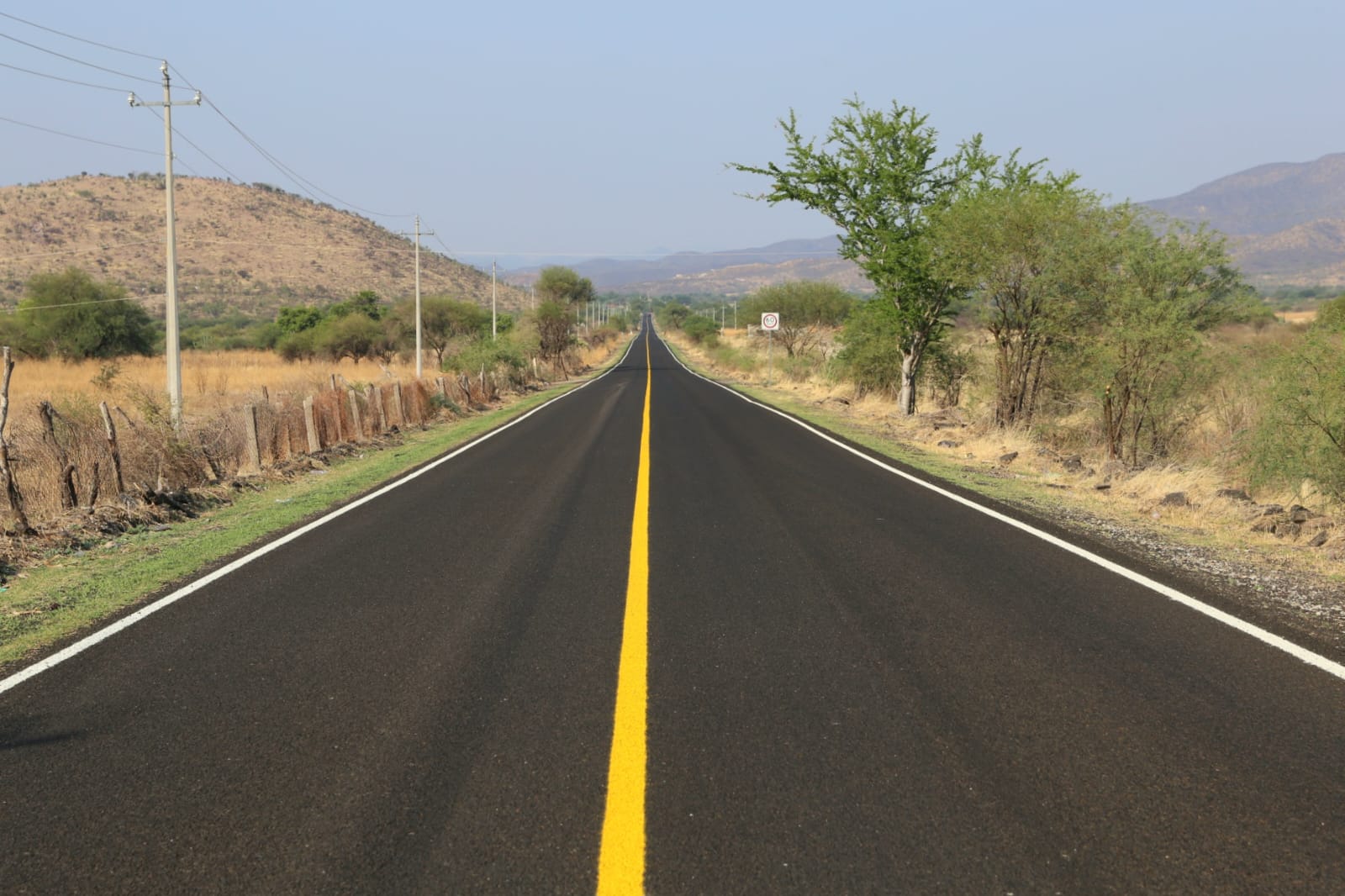 En Chinantla, el gobernador inauguró la reconstrucción y conservación de la carretera Las Palomas- Tecomatlán