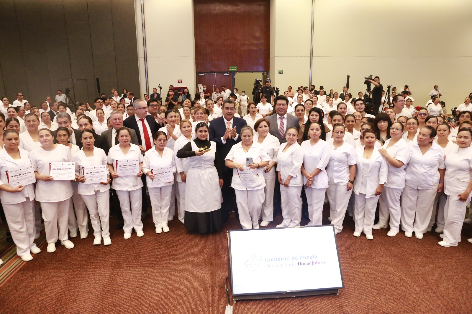 Enfermeras y Enfermeros, fundamentales en el desarrollo de Puebla: Sergio Salomón