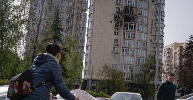 Bombardeos rusos durante la madrugada provocan cortes de luz en al menos seis regiones de Ucrania
