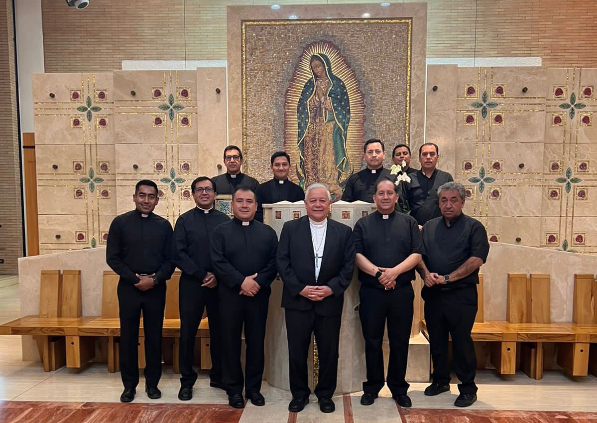El Arzobispo de Puebla visita Colegios Sacerdotales Romanos