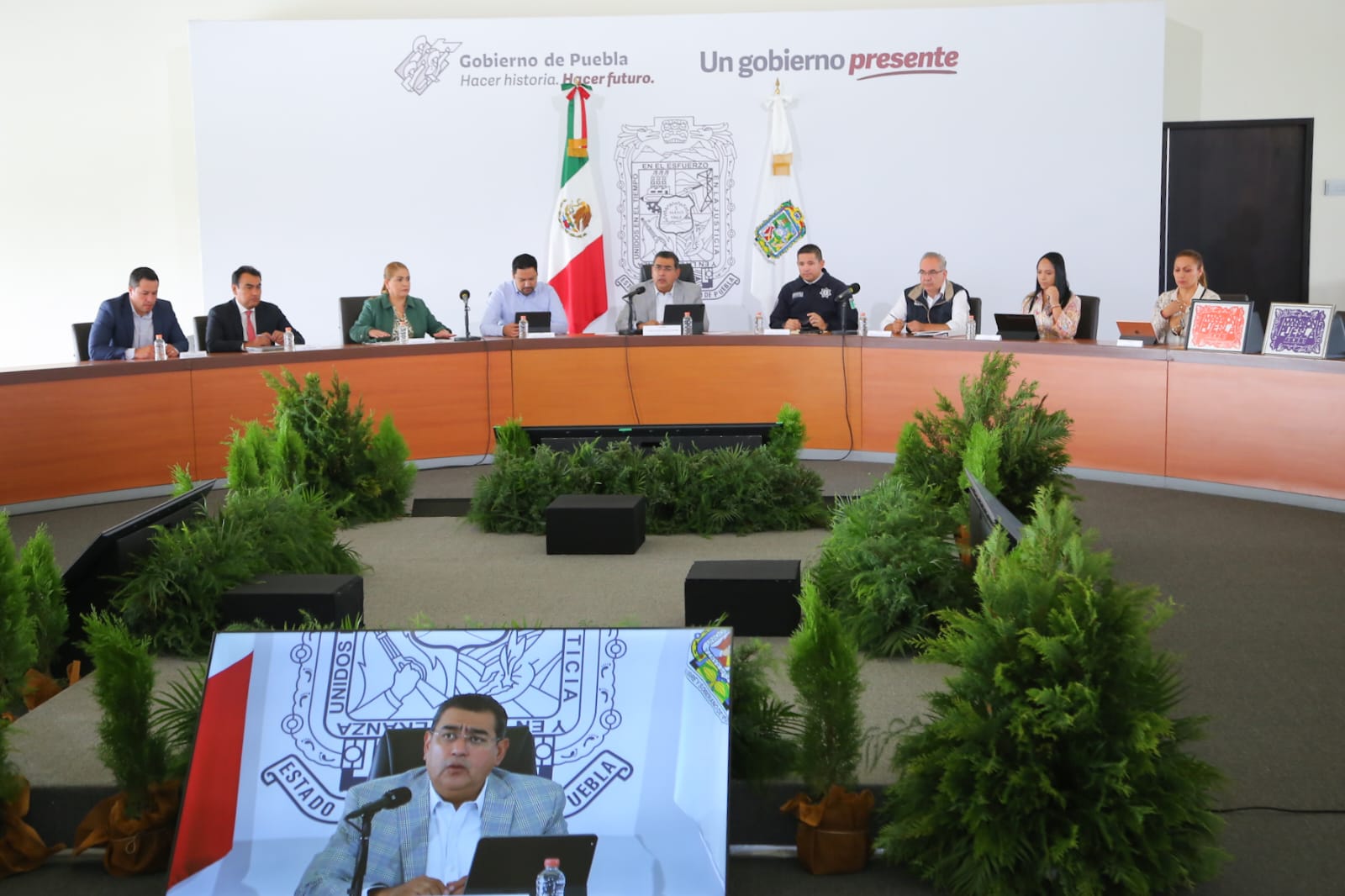Presenta Sergio Salomón plan de mejora económica y fiscal
