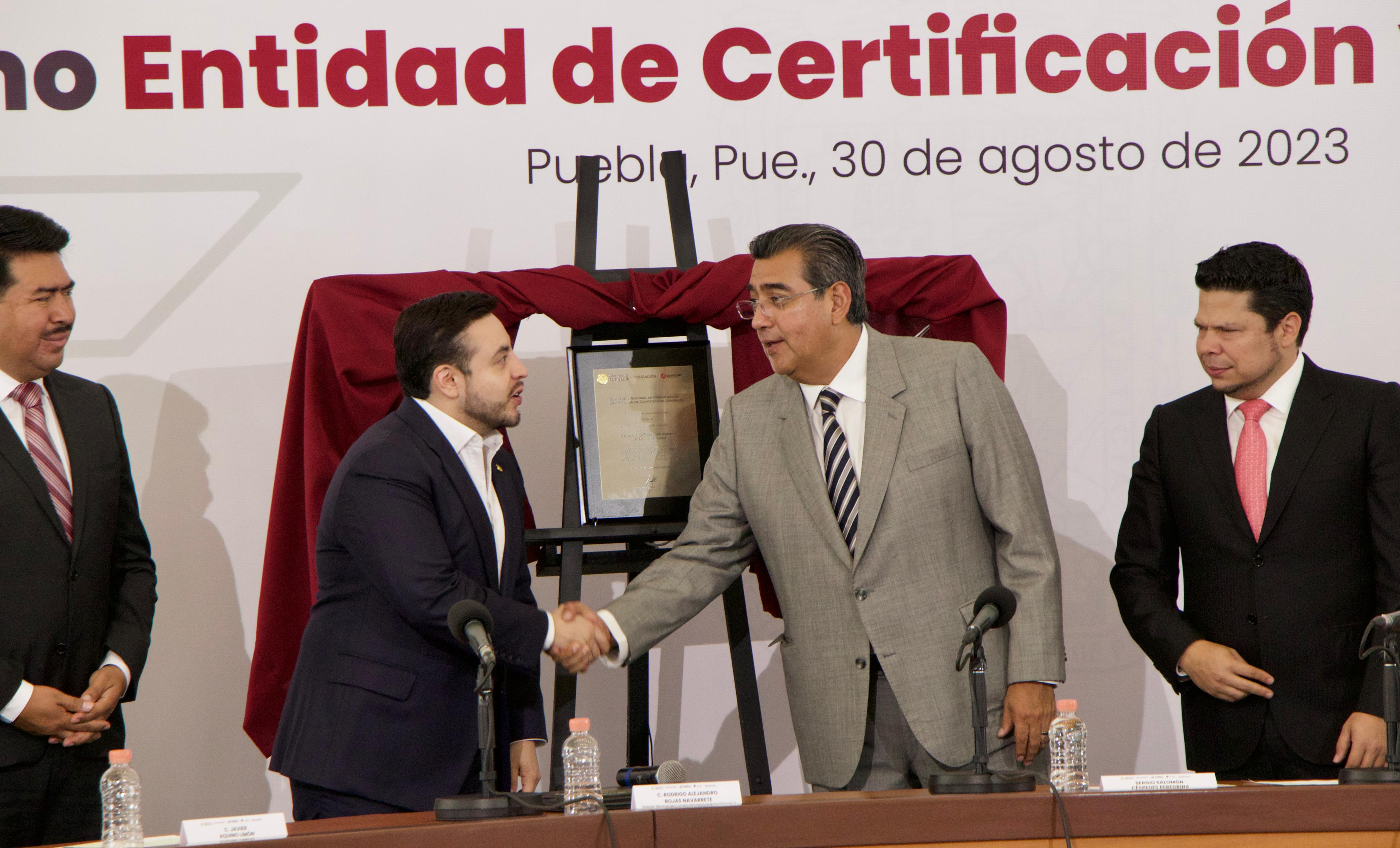 Genera gobierno estatal condiciones para que Puebla cuente con la mano de obra mejor calificada