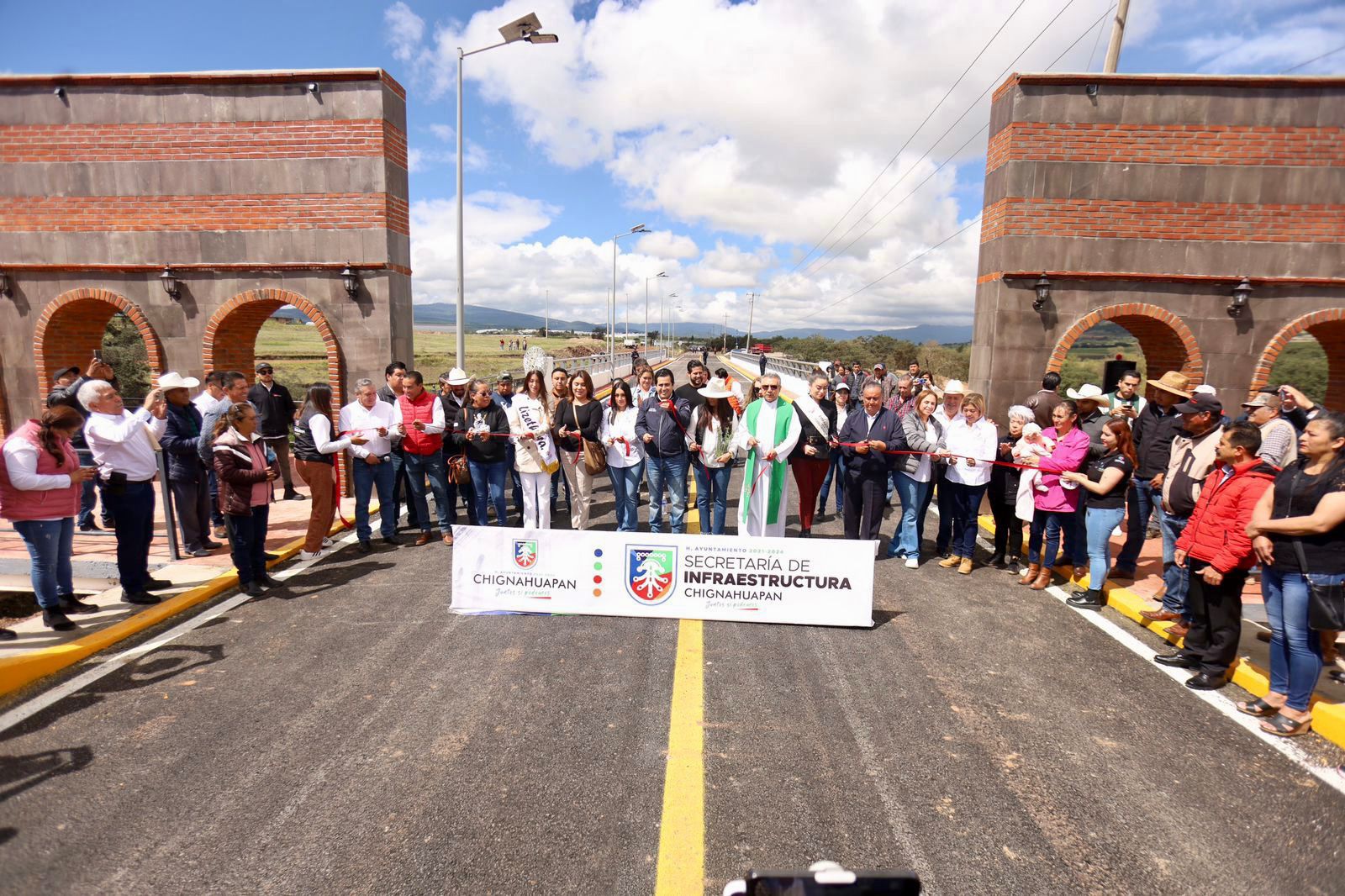Después de más de 30 años de gestiones Lorenzo Rivera inaugura puente Los Arcos