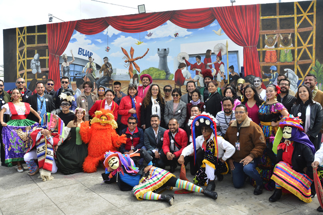 La Rectora Lilia Cedillo Ramírez inaugura el mural “CCU, 15 años de arte y cultura”