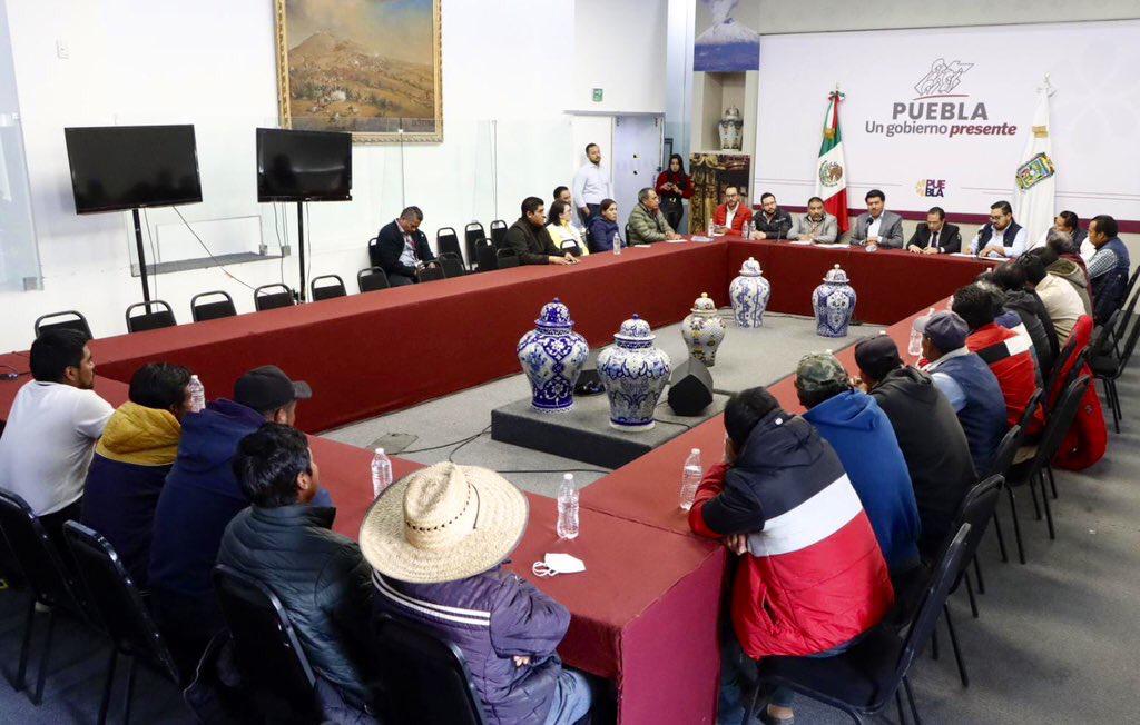 Privilegia diálogo gobierno del estado con habitantes de Coyomeapan