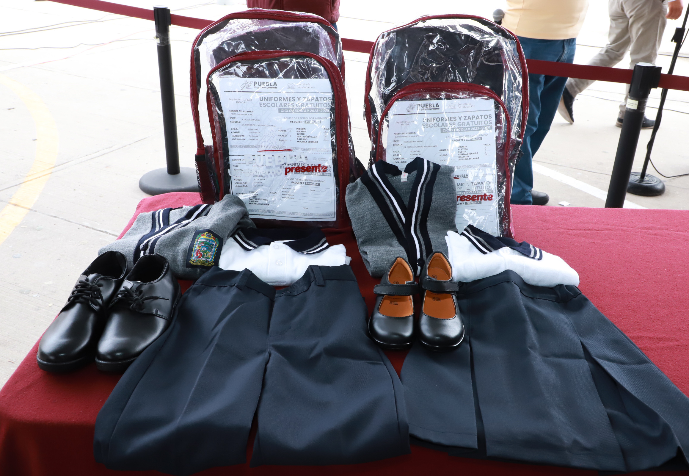 El gobierno de Sergio Salomón ha entregado más de un millón de uniformes, calzado y mochilas escolares