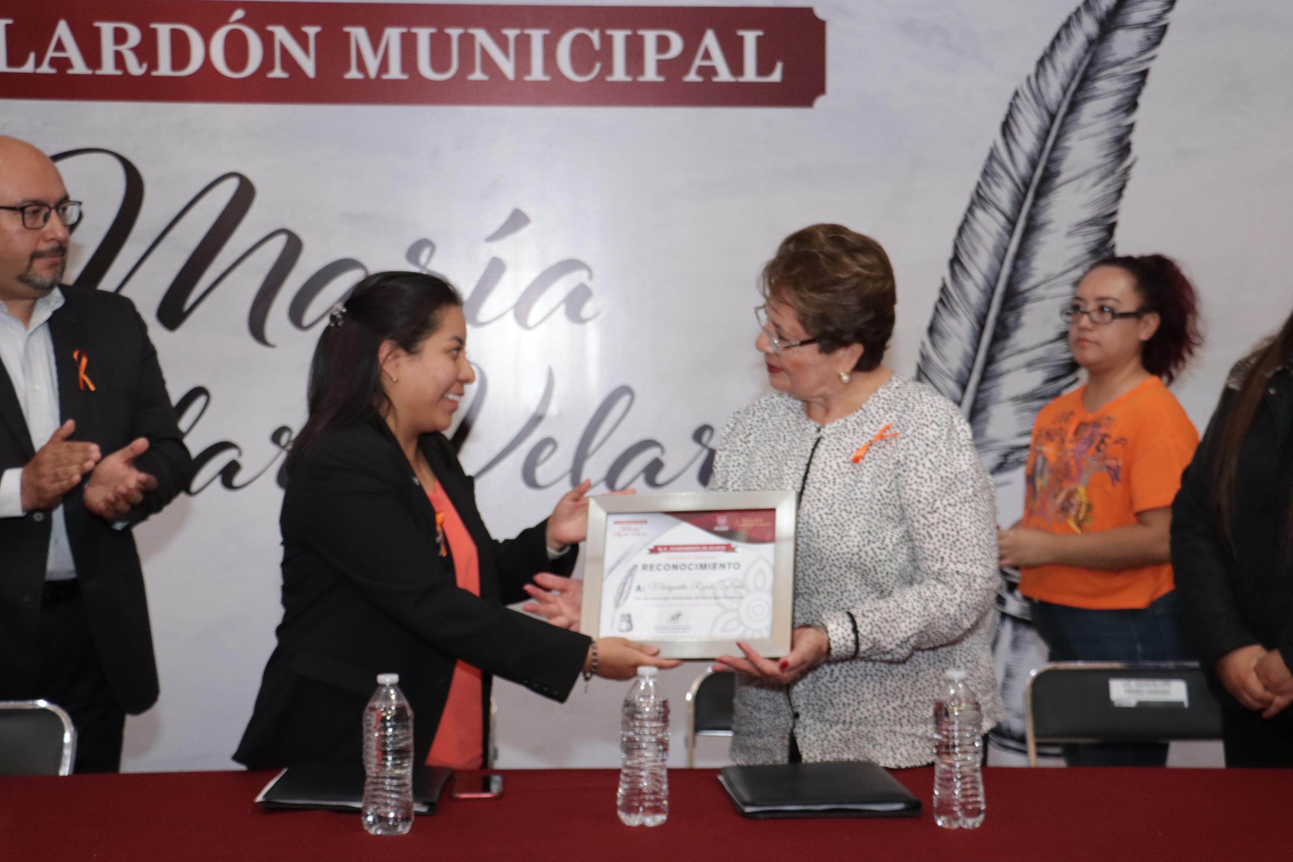 Entregan galardón a Margarita Rojas por apoyar a mujeres en el ámbito cultural