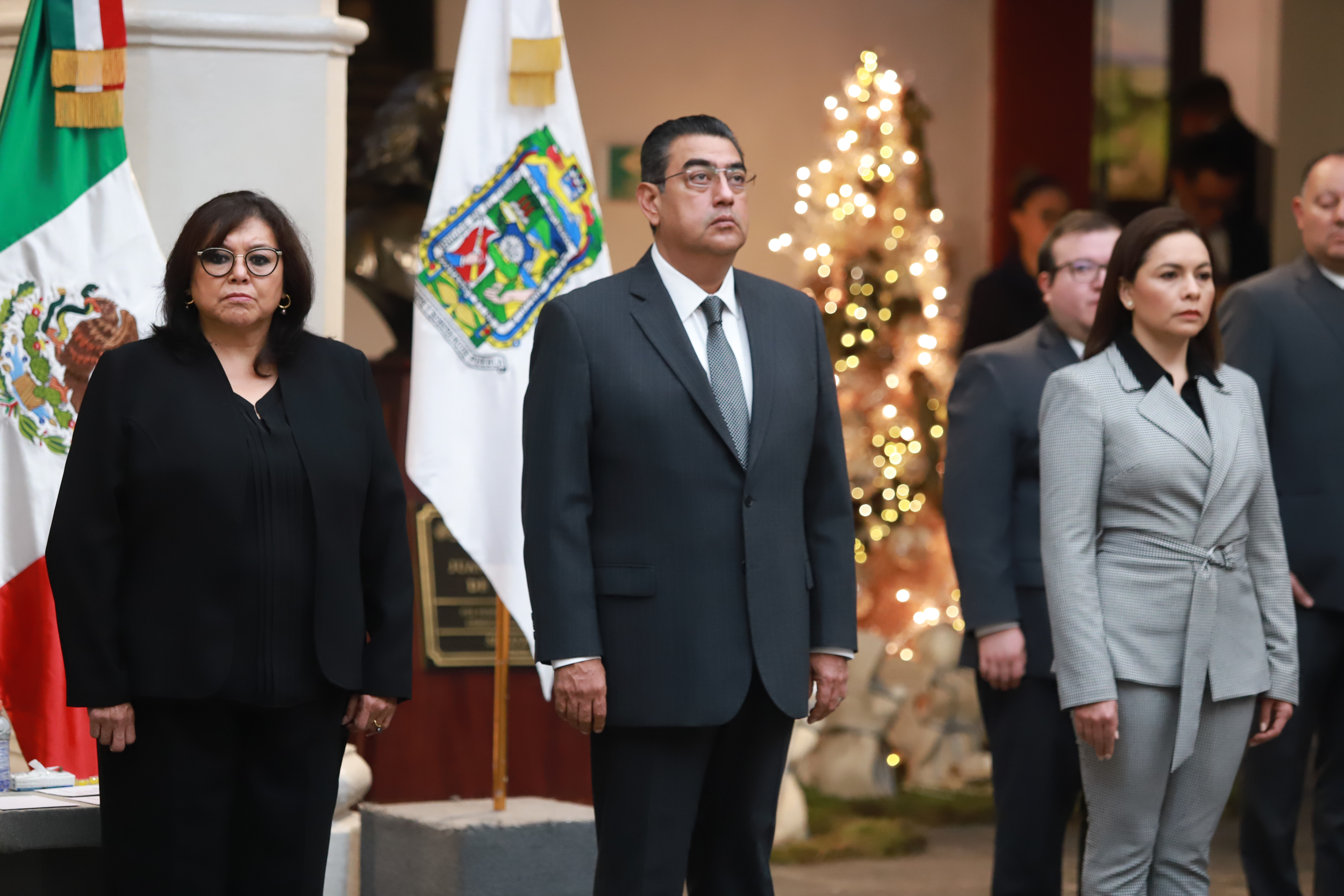 Encabeza Sergio Salomón ceremonia del quinto aniversario luctuoso de los exgobernadores Rafael Moreno Valle y Martha Erika Alonso