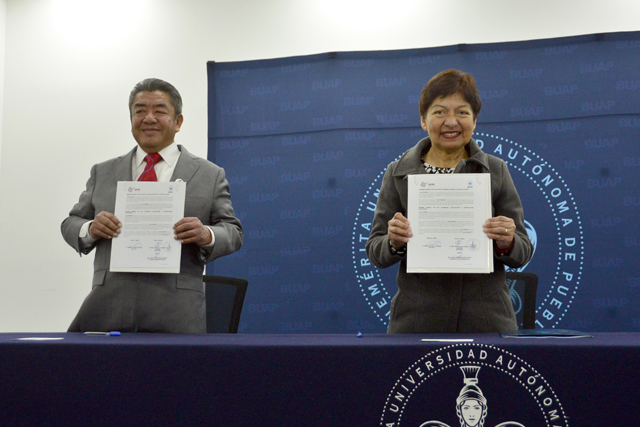 BUAP firma convenio con la Universidad Fuerza Migrante