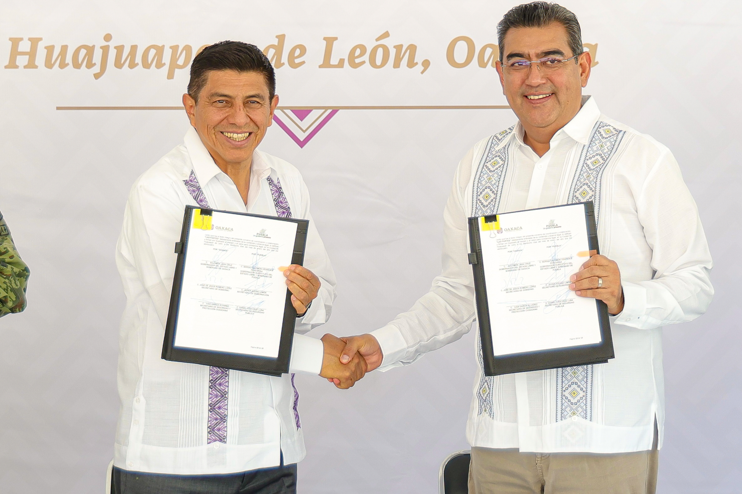 Firman convenio de seguridad Puebla y Oaxaca