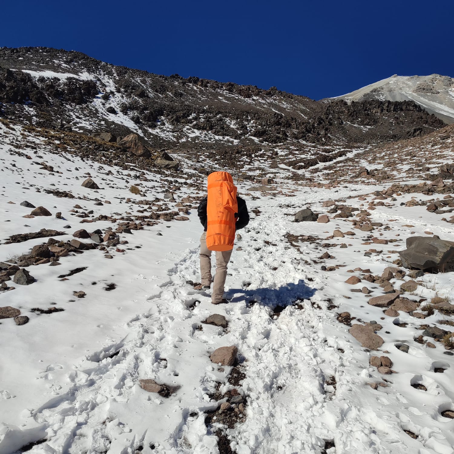 En sinergia, gobierno estatal localiza sin vida a alpinista desaparecido en Pico de Orizaba