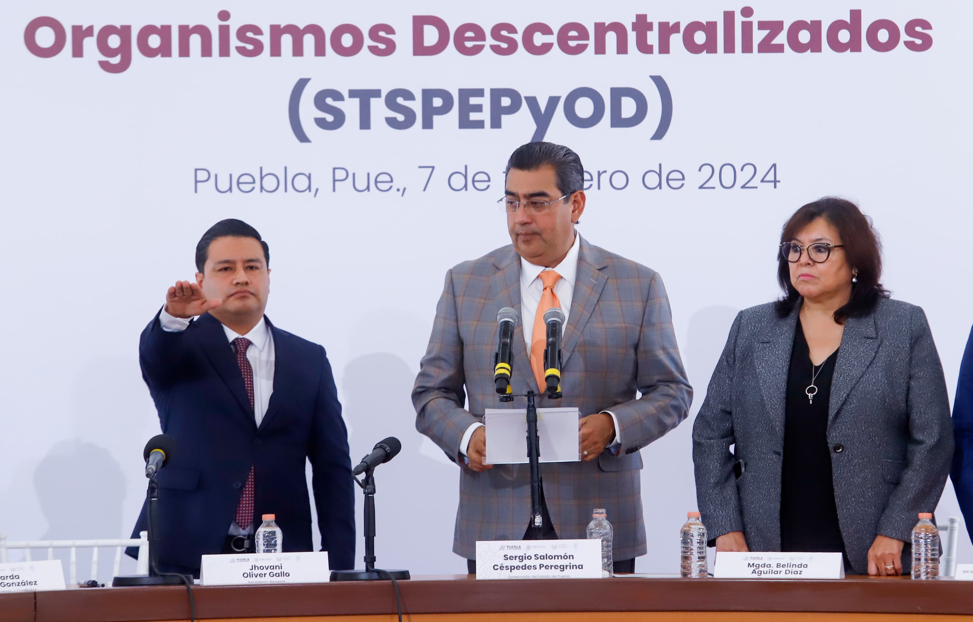 En Puebla, garantizados derechos de trabajadores al servicio del estado, refrenda Sergio Salomón
