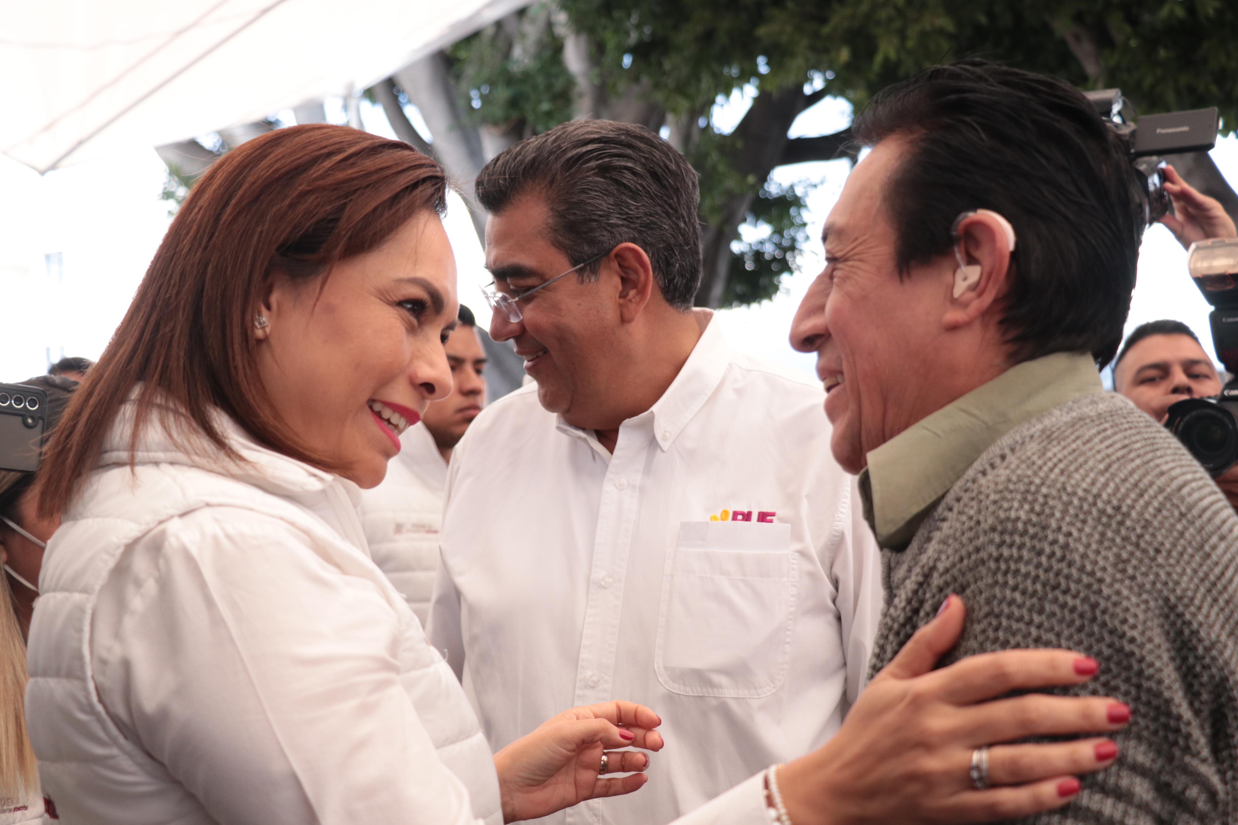 El gobernador y Gaby Bonilla, llevaron la Jornada DIFerente a la unidad habitacional La Margarita