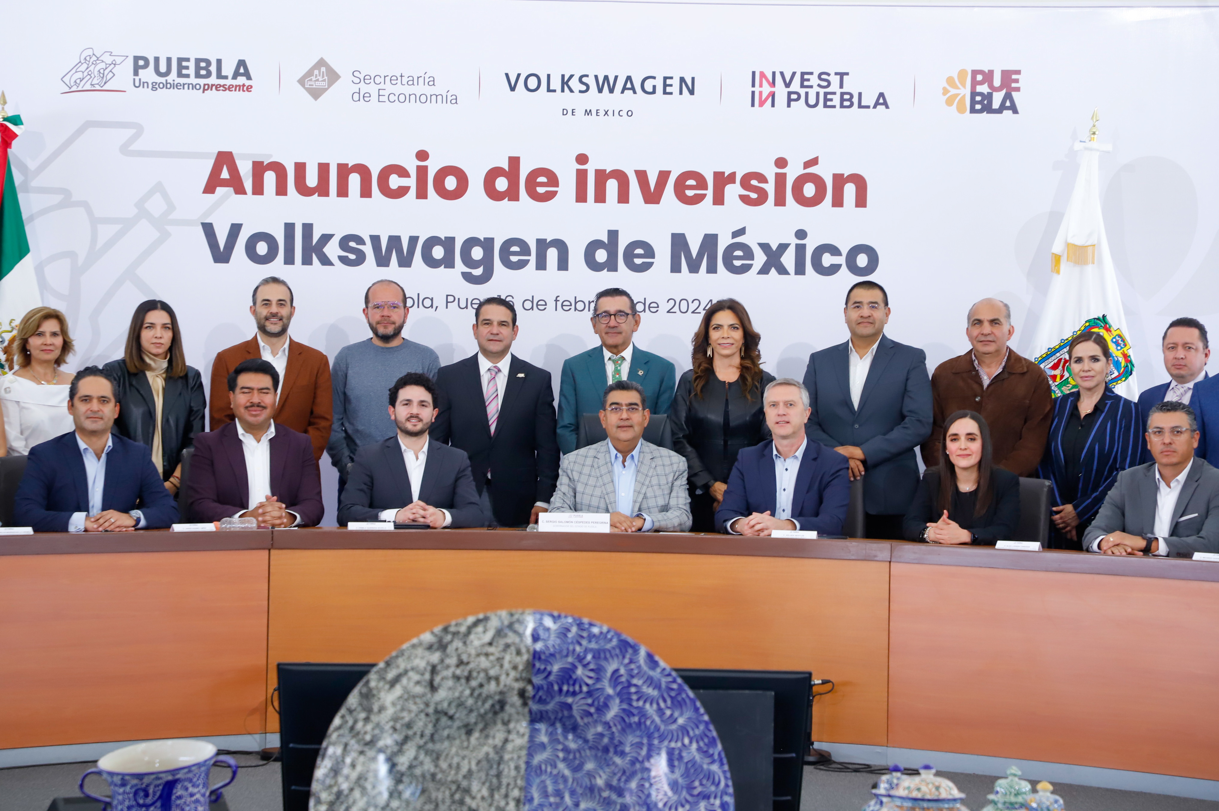 Anuncia gobierno de Puebla y VW de México inversión por cerca de 1,000 mdp en electromovilidad