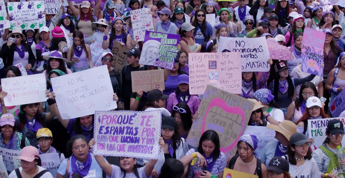 “AMLO quedó en deuda con las mujeres”: miles protestan en el último 8M del sexenio