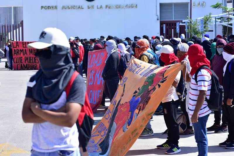 Asesinato de estudiante de Ayotzinapa: Secretarios de Gobierno y Seguridad de Guerrero renuncian a sus cargos