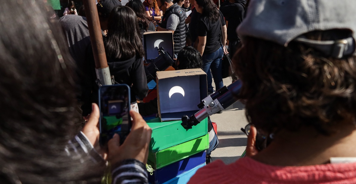 Recomendaciones para ver y fotografiar el eclipse solar de forma segura