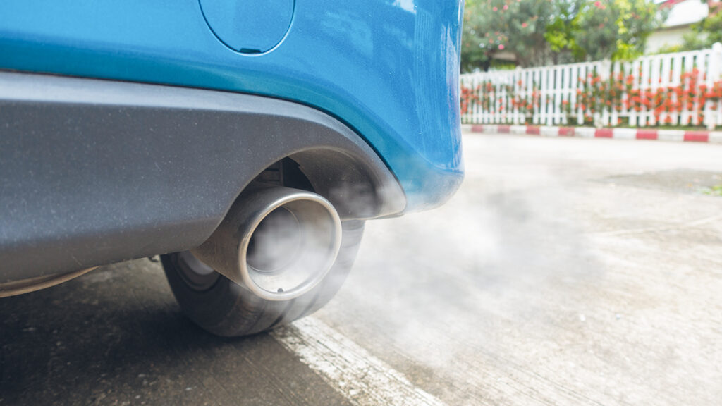 Por combustión de automotores se registran picos altos de contaminación
