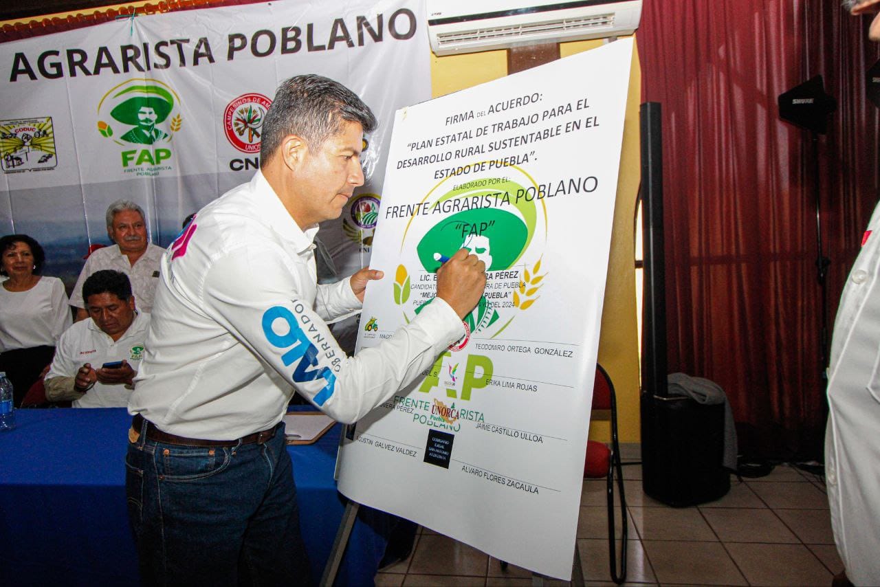 Lalo Rivera firma acuerdo con el Frente Agrarista Poblano en Tehuacán
