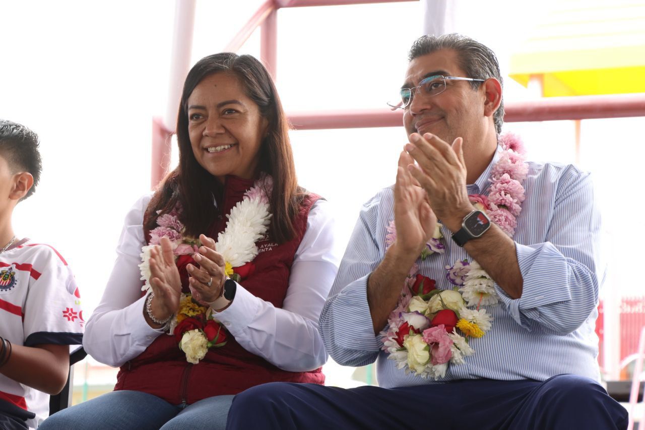 Sergio Salomón y Ariadna Ayala inauguran multideportivo en Tehuixpango