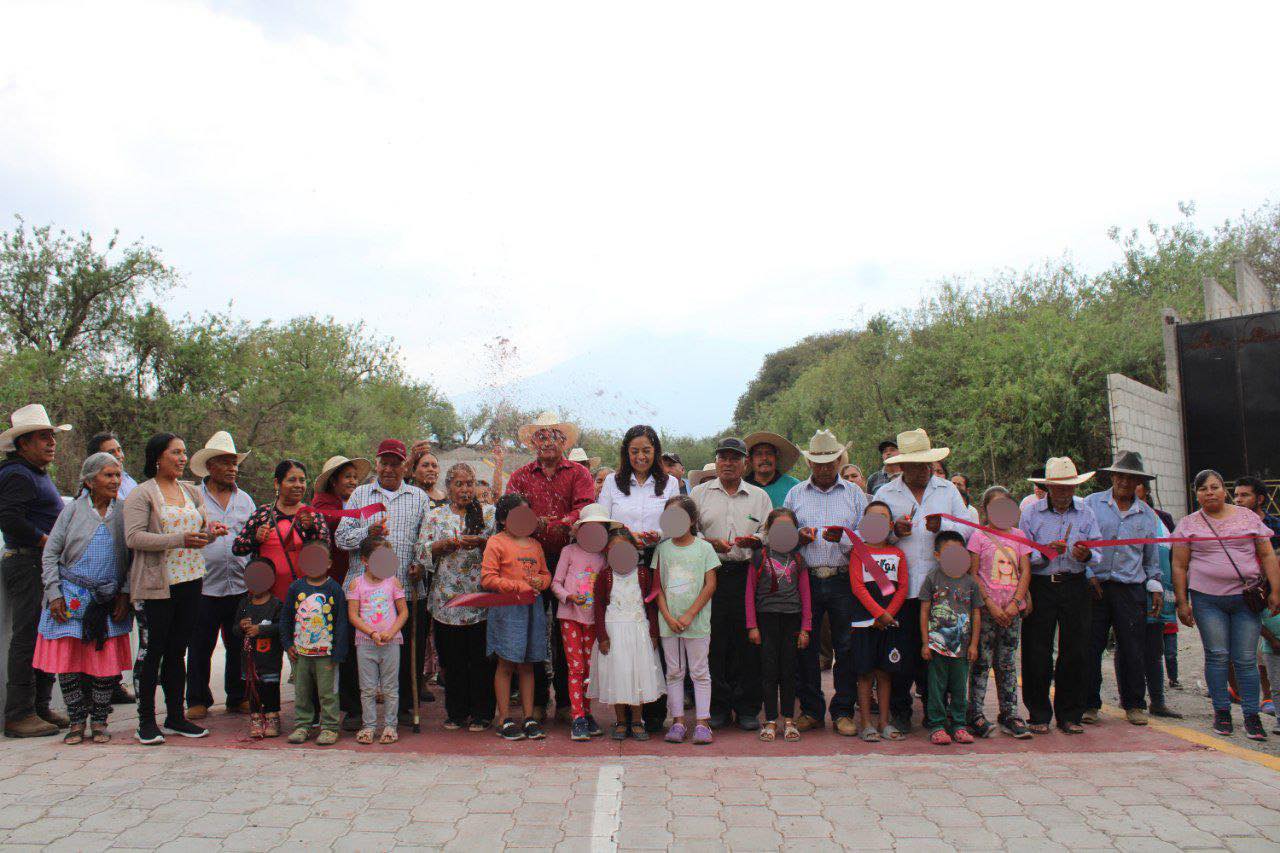 Ariadna Ayala se reintegra a sus actividades de presidenta municipal inaugurando obras con sentido social