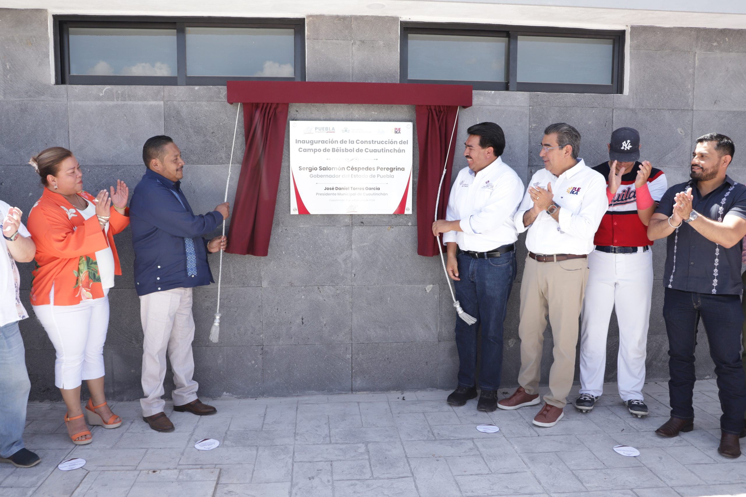 Inaugura Sergio Salomón campo de béisbol en Cuautinchán