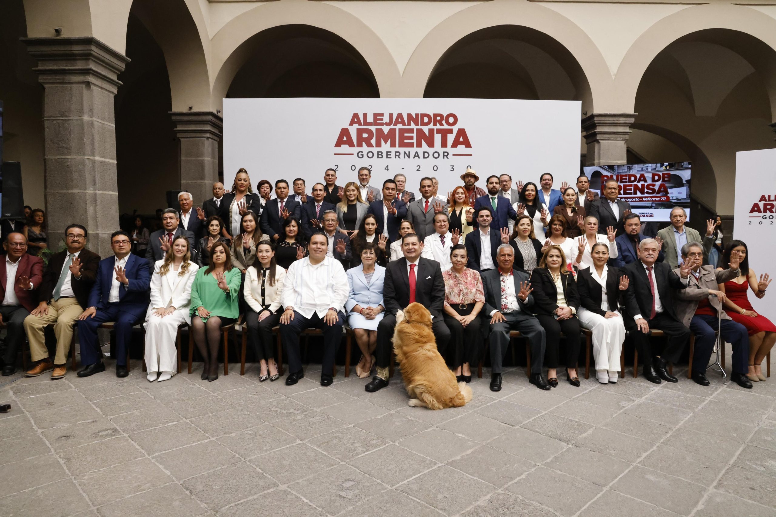 Alejandro Armenta da a conocer a 29 integrantes de su gobierno