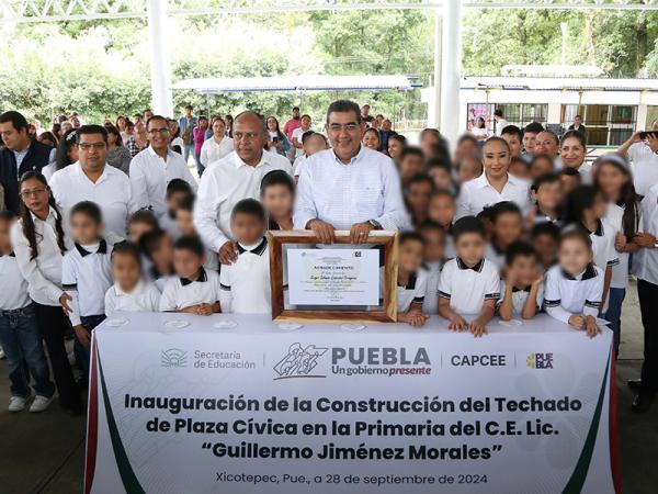 Otorga Gobierno del Estado mejora en infraestructura a los 33 centros escolares