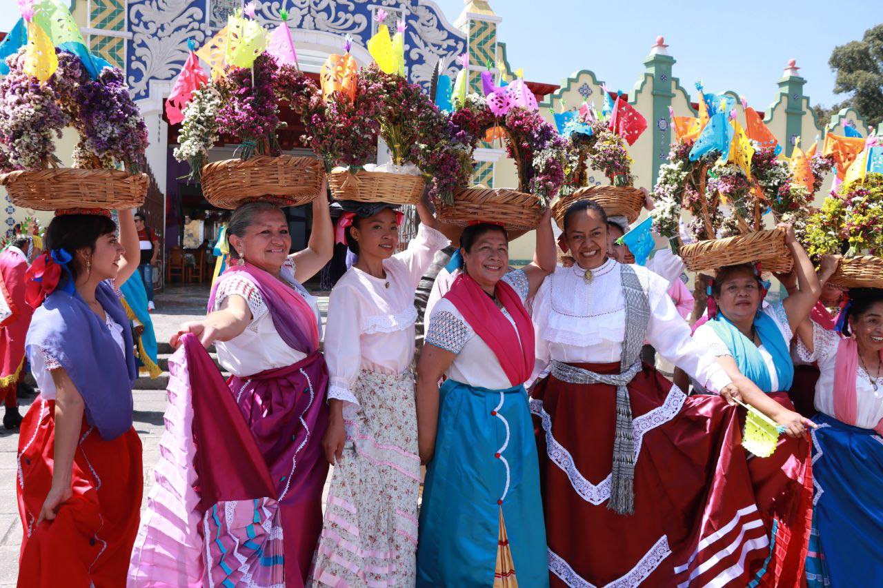 Ariadna Ayala encabeza convite de invitación al gobierno de Puebla para el Festival Huey Atlixcáyotl