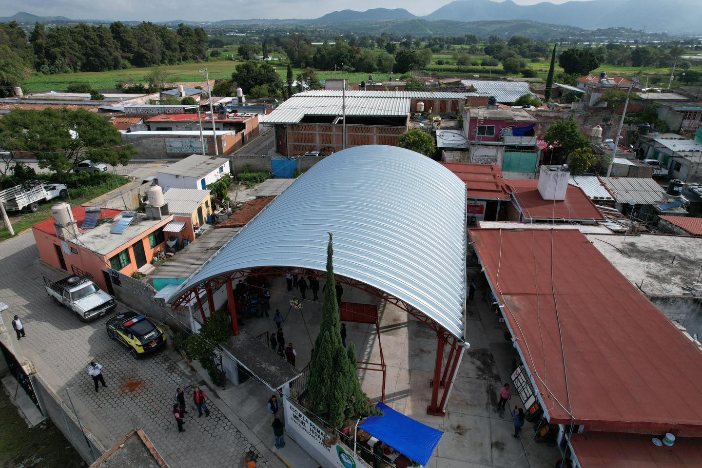 Ariadna Ayala entrega e inicia obras en escuelas de Atlixco