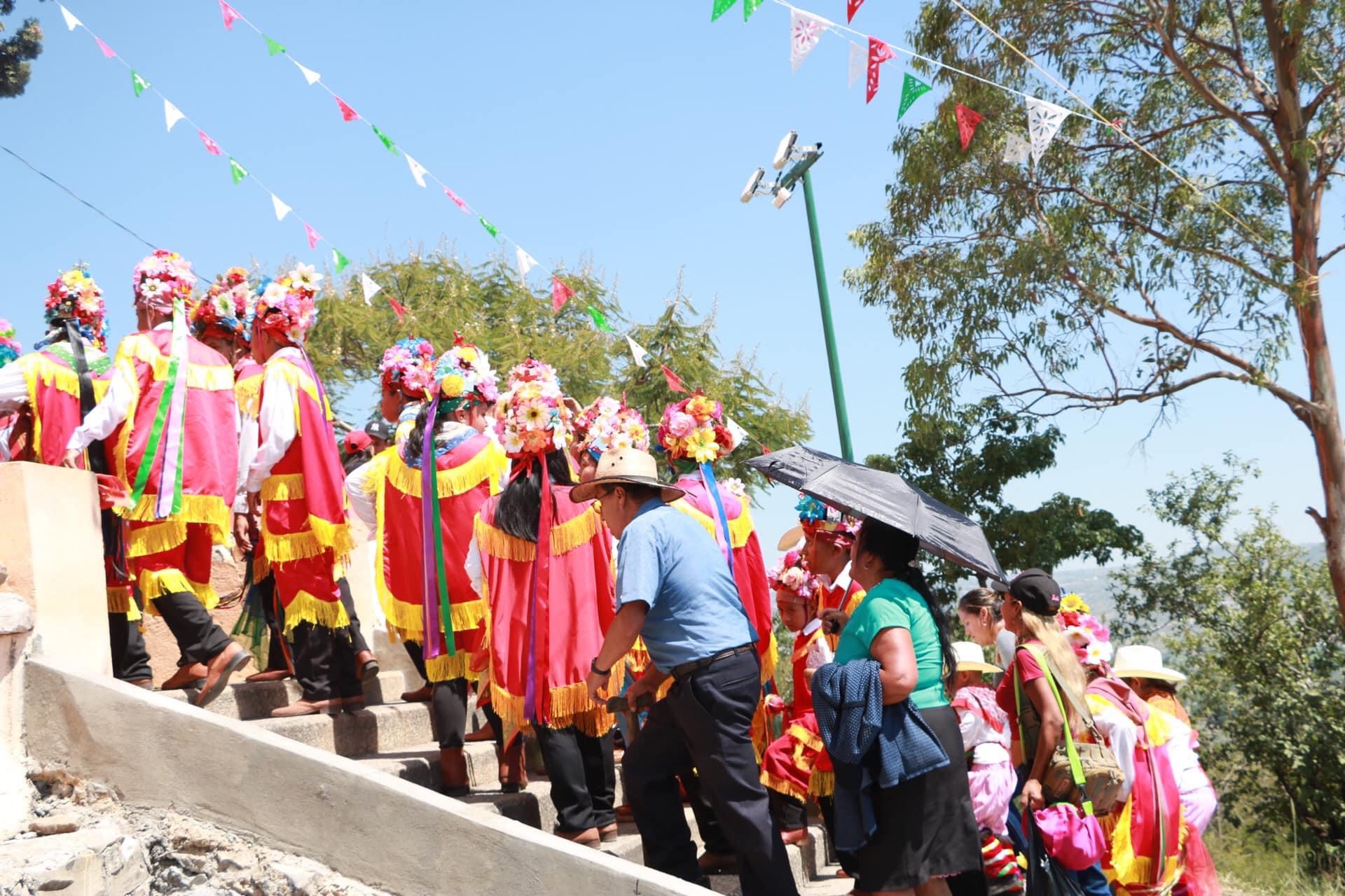 ¿Sabías qué? previo al Huey Atlixcáyotl danzantes realizan peregrinación a la Ermita de San Miguel