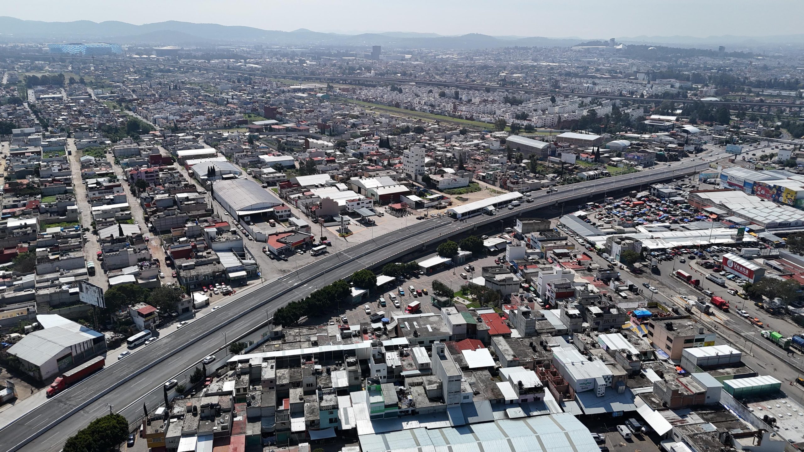 Cumple Sergio Salomón con mejorar la movilidad en zona Metropolitana