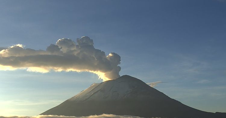 Reportan 39 exhalaciones y 71 minutos de tremor del Popocatépetl