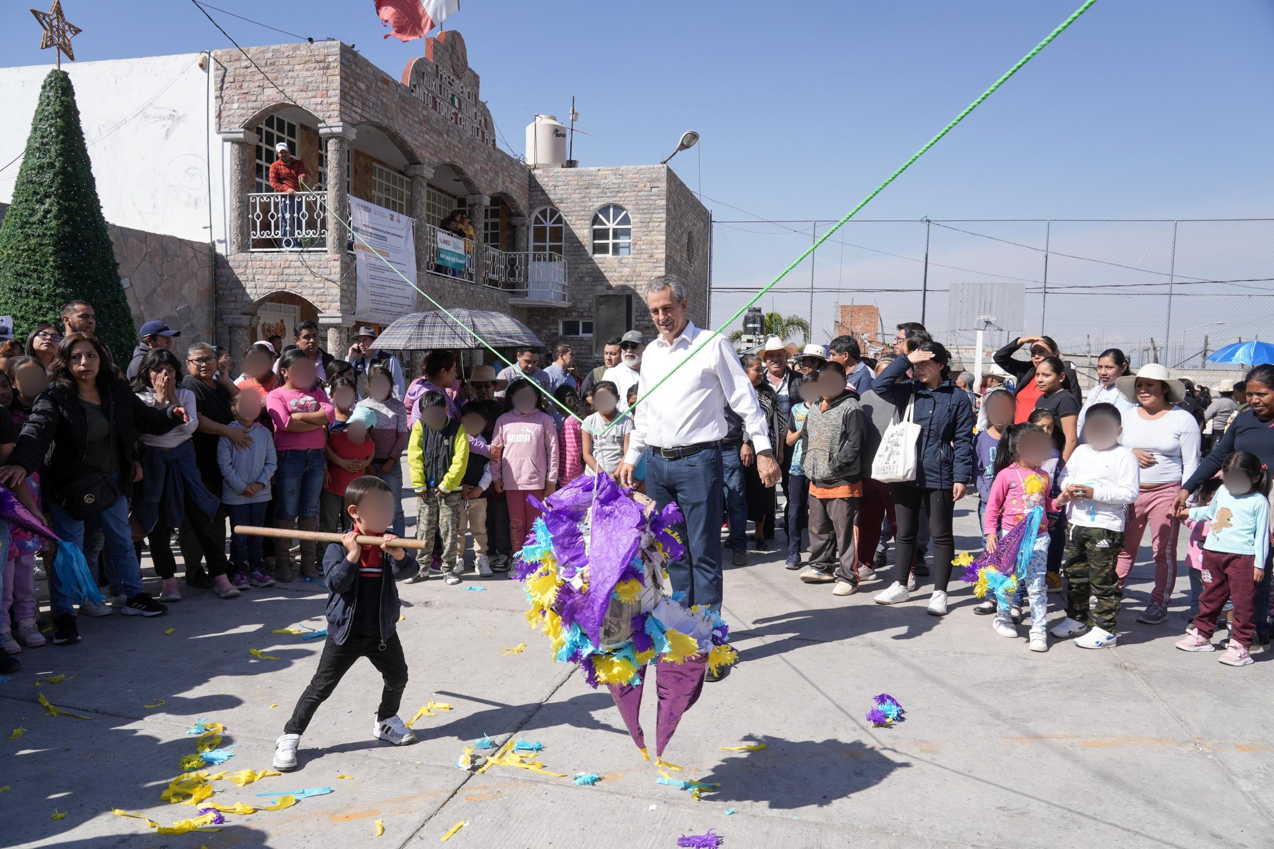 Pepe Chedraui celebra las posadas navideñas del SMDIF en Chautla y Totimehuacan