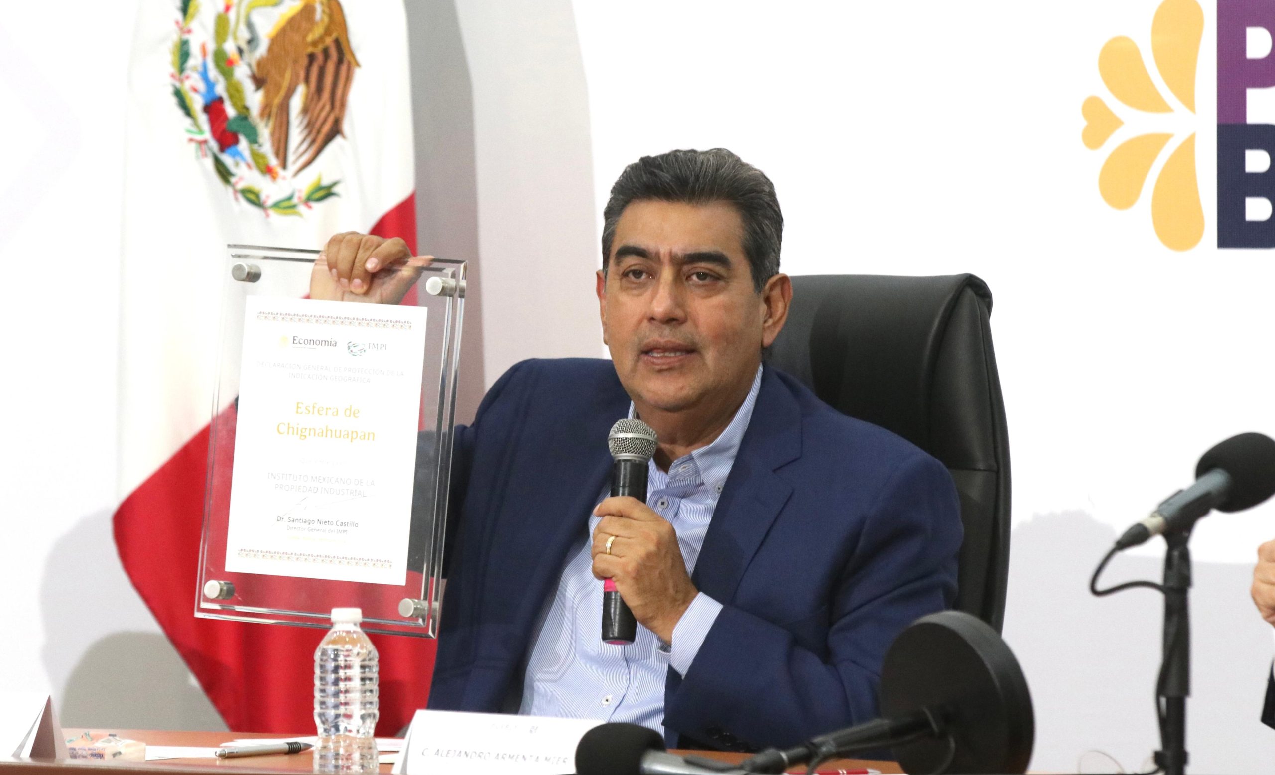 Con certificado geográfico. gobierno de Sergio Salomón preserva identidad de esferas en Chignahuapan