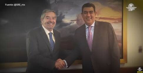 Presentan a ex gobernador de Puebla como nuevo titular del INM