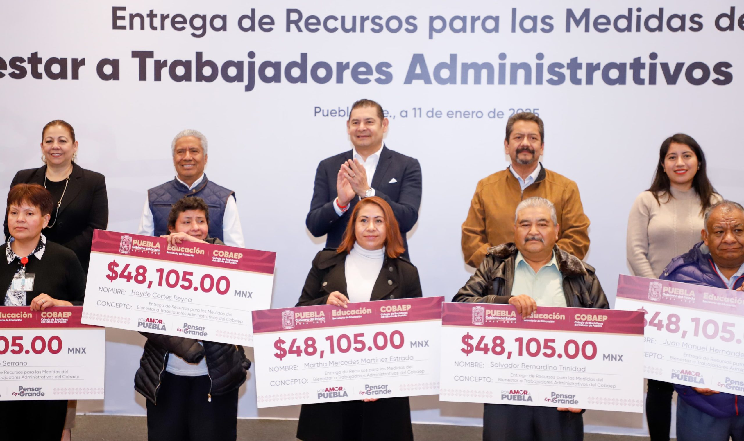 Entrega Armenta 793 cheques a administrativos del COBAEP.