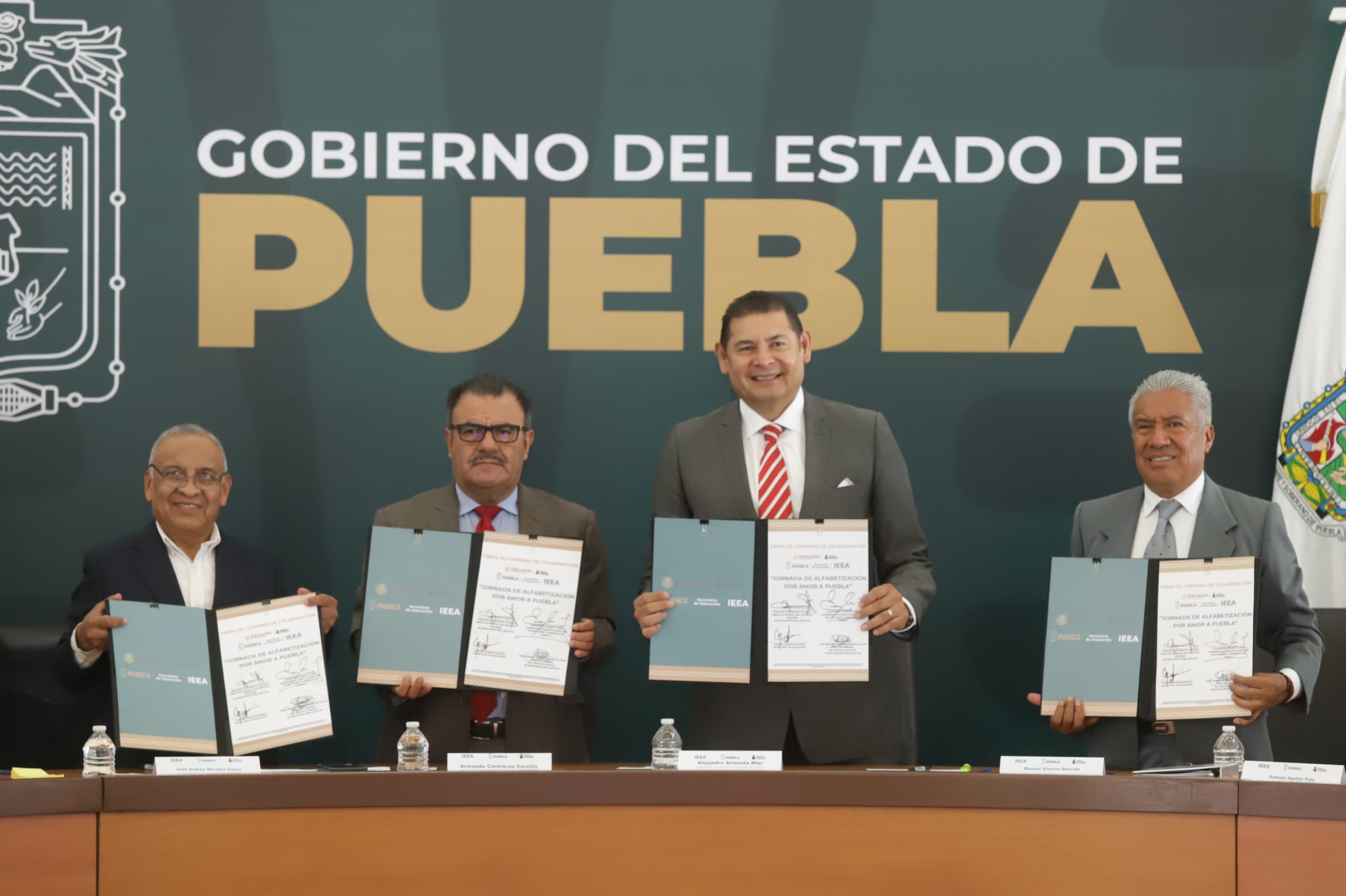 Puebla será primer estado en levantar la «Bandera Blanca» en analfabetismo con jornadas de alfabetización