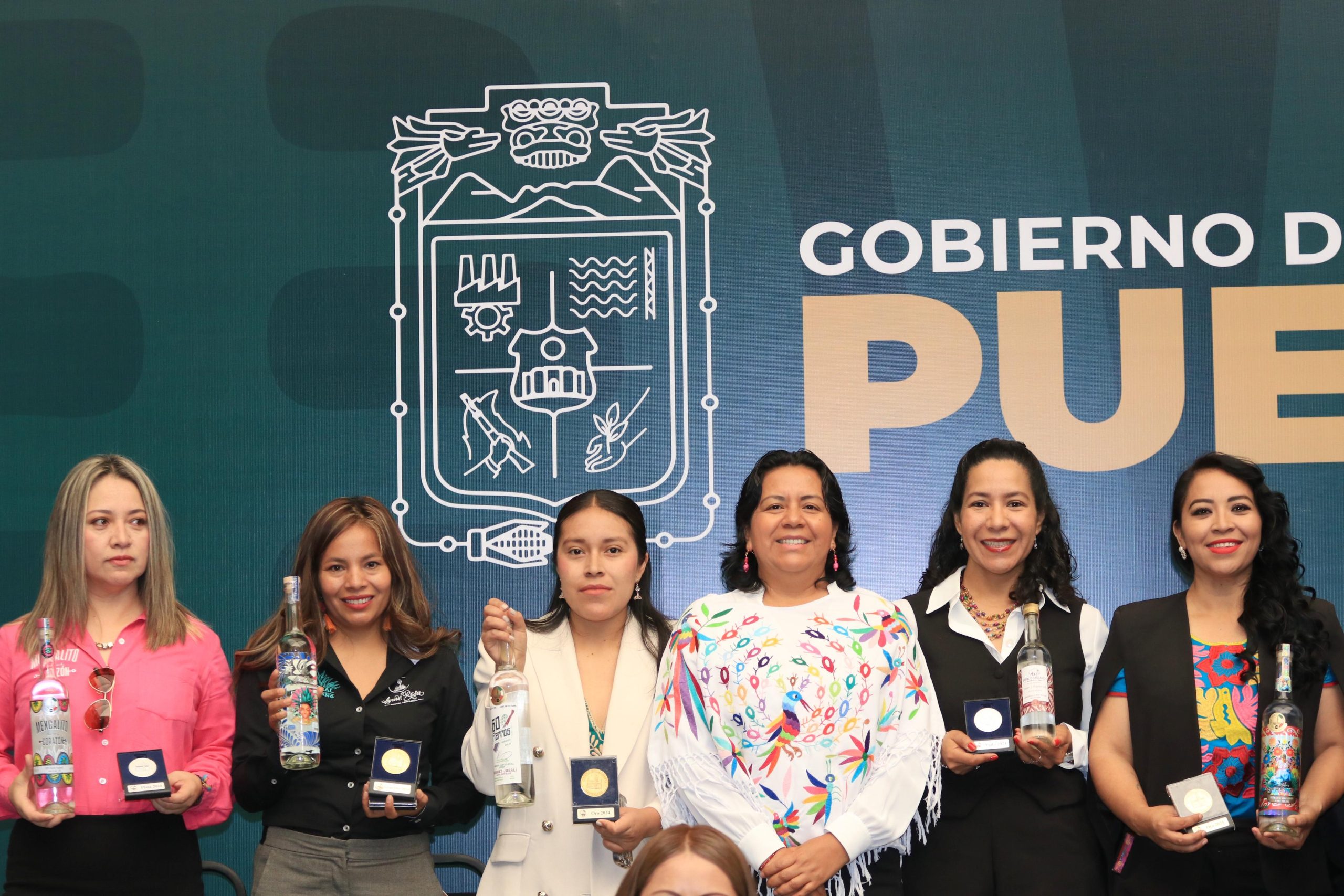 Reconoce Gobierno del Estado a mujeres mezcaleras galardonadas en Bruselas