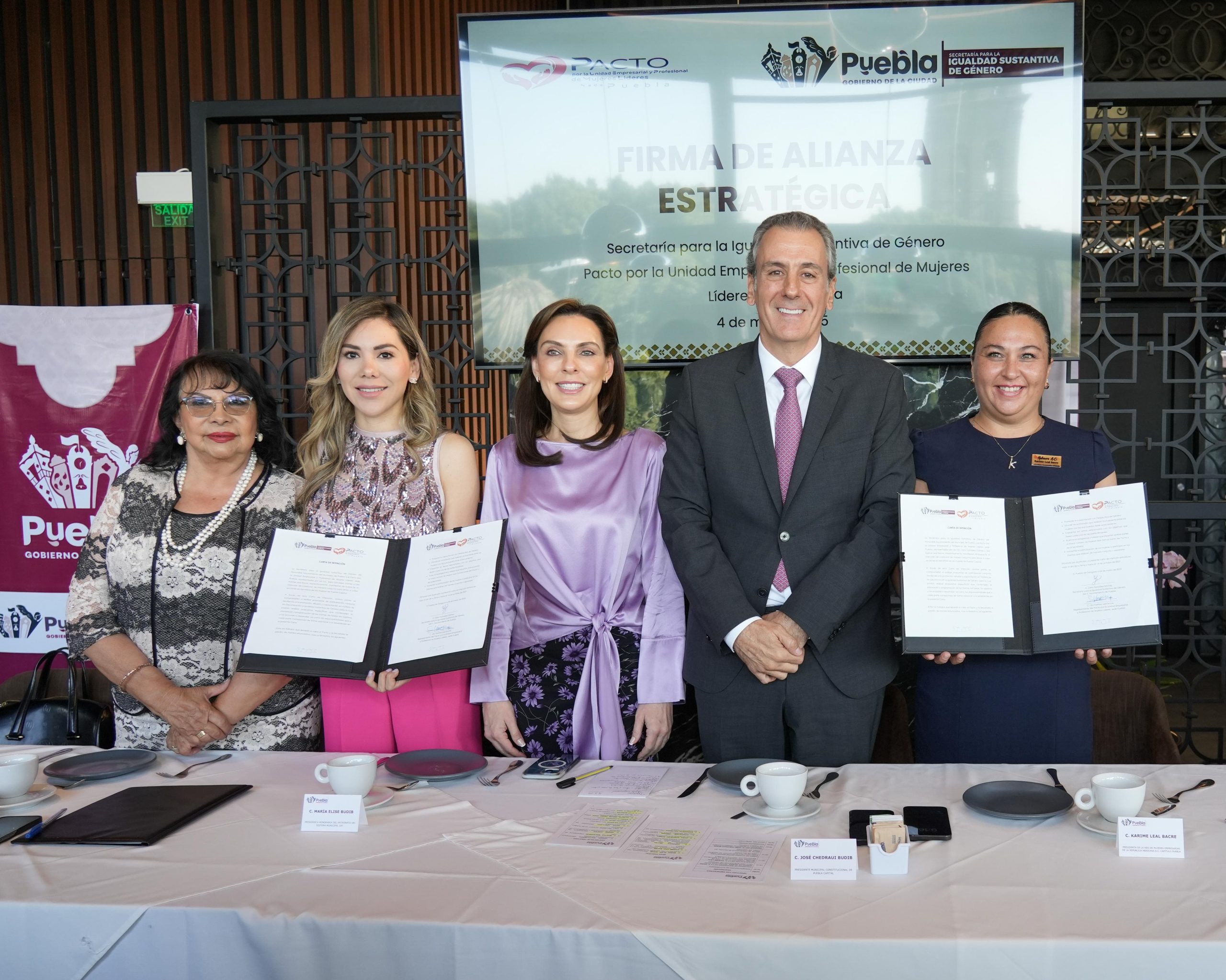 Firman convenio de liderazgo femenino empresarial