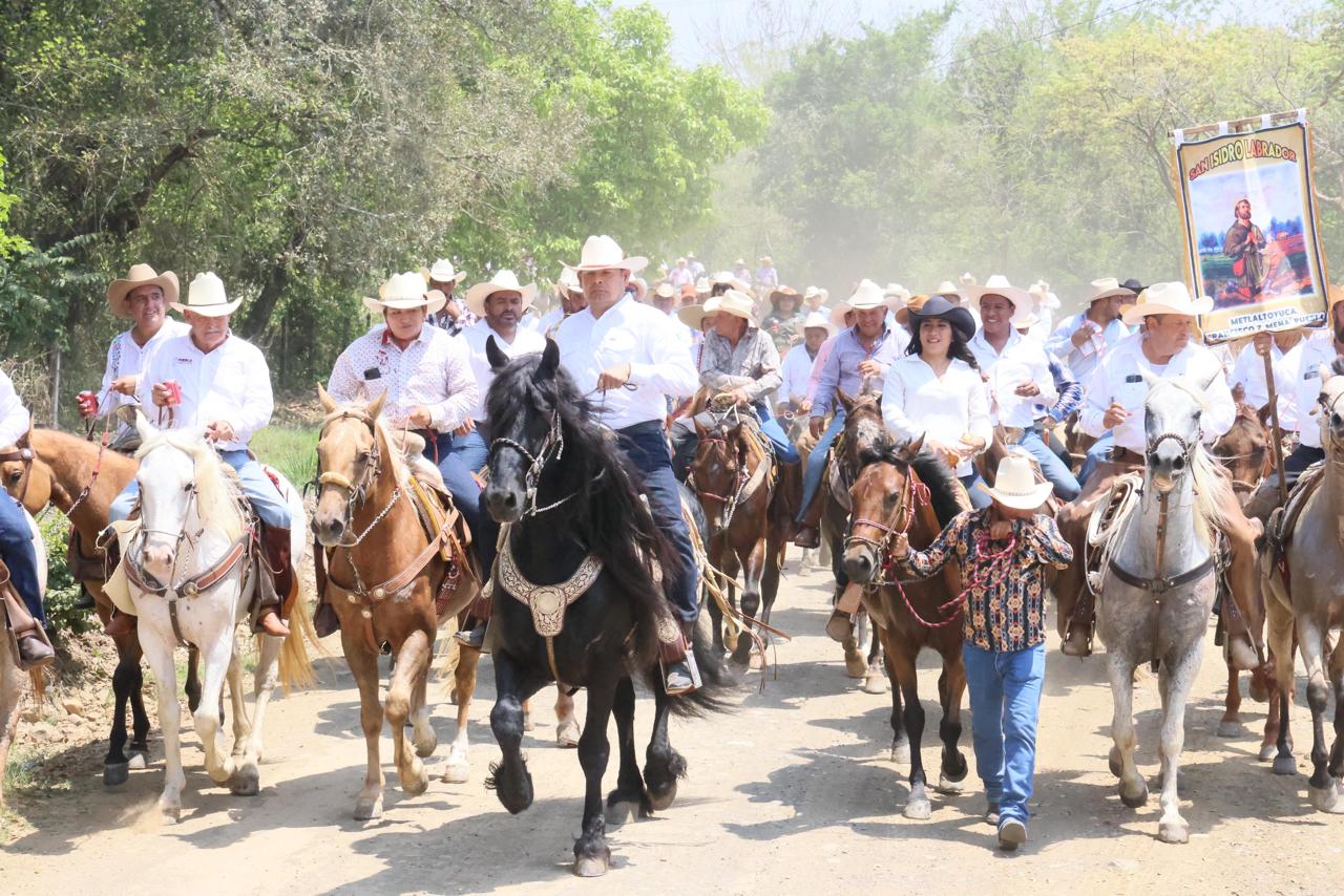 Gobernador Armenta se une a la cabalgata más grande en honor a San Isidro Labrador Gobernador Armenta se une a la cabalgata más grande en honor a San Isidro Labrador