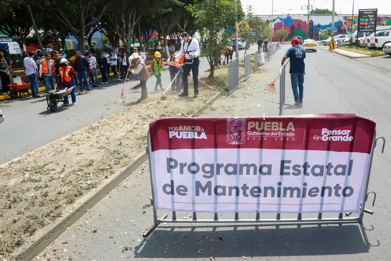 Alejandro Armenta hace un llamado a presidentes municipales a atender sus responsabilidades como lo establece la Constitución Alejandro Armenta hace un llamado a presidentes municipales a atender sus responsabilidades como lo establece la Constitución
